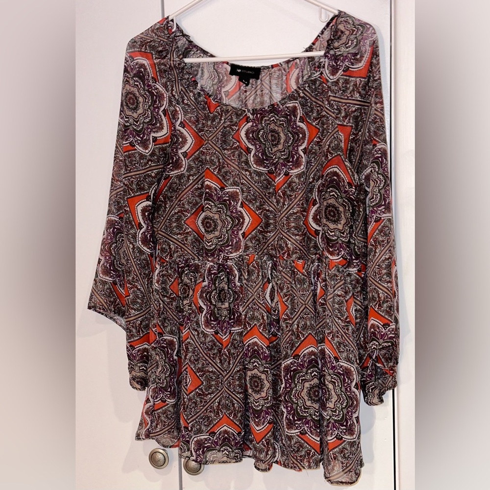 AB Studio Floral Patterned Tunic Top. Size L